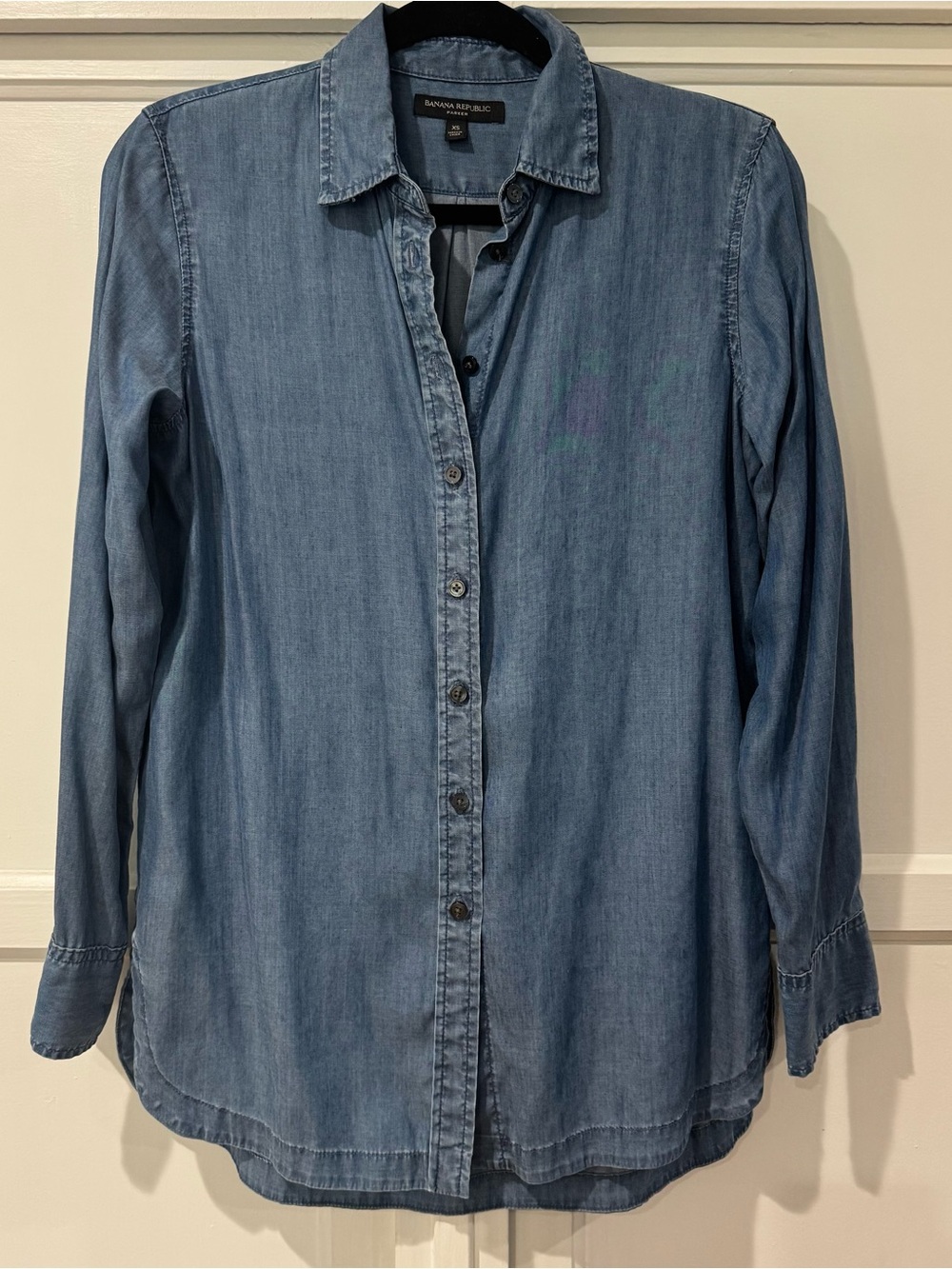 Banana Republic Parker chambray button down XS